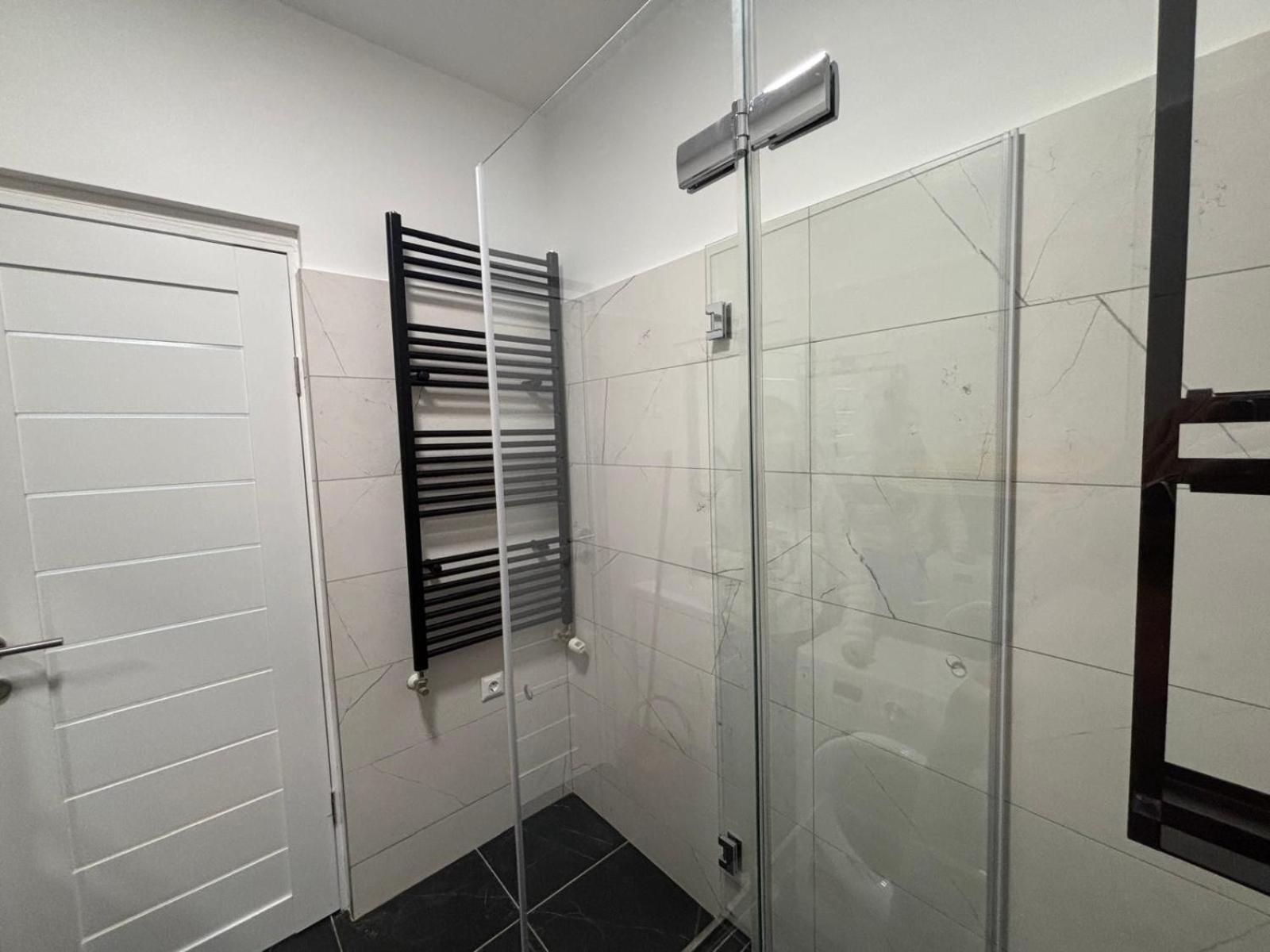 Party & Chill - Downtown Center With Big Balcony And Ac Apartamento Budapest