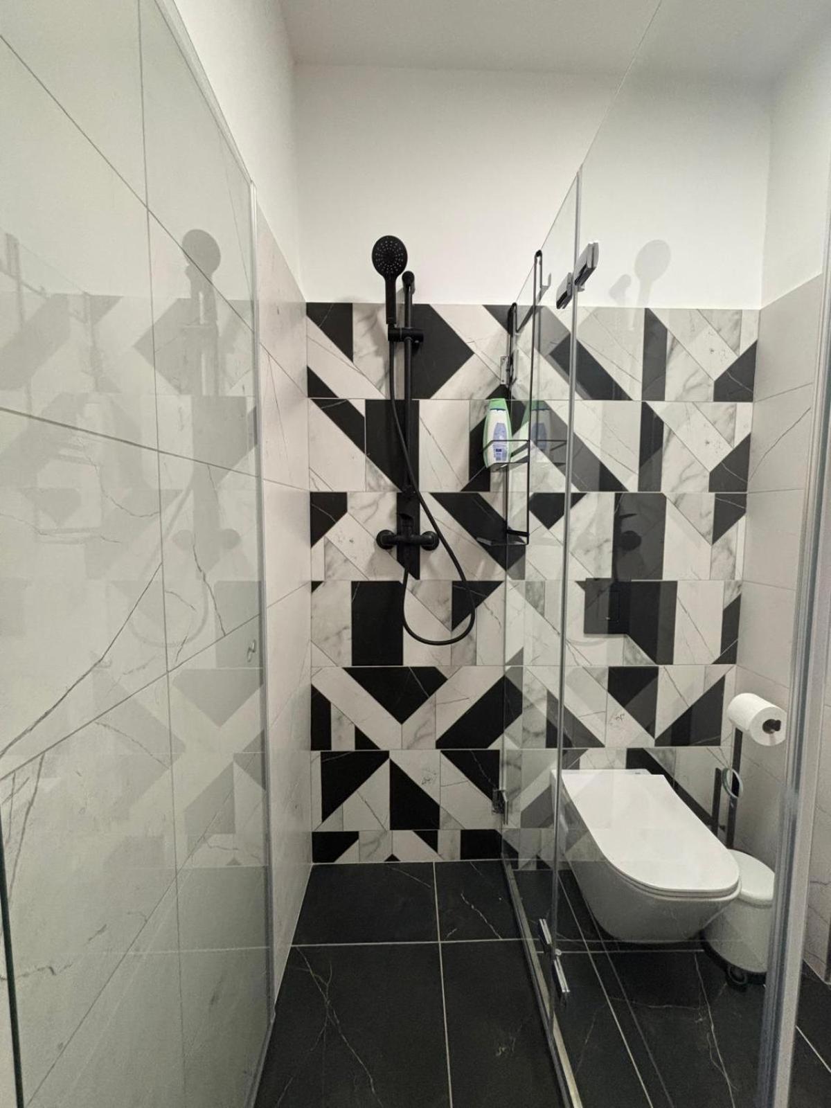 Party & Chill - Downtown Center With Big Balcony And Ac Apartamento Budapest