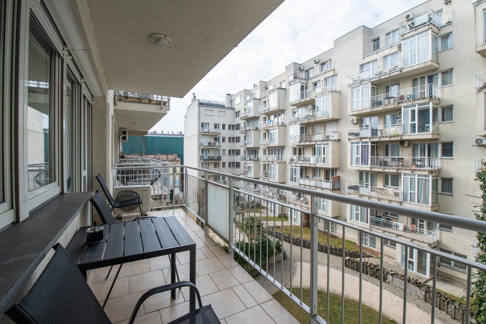 Apartamento Party & Chill - Downtown Center With Big Balcony And Ac
